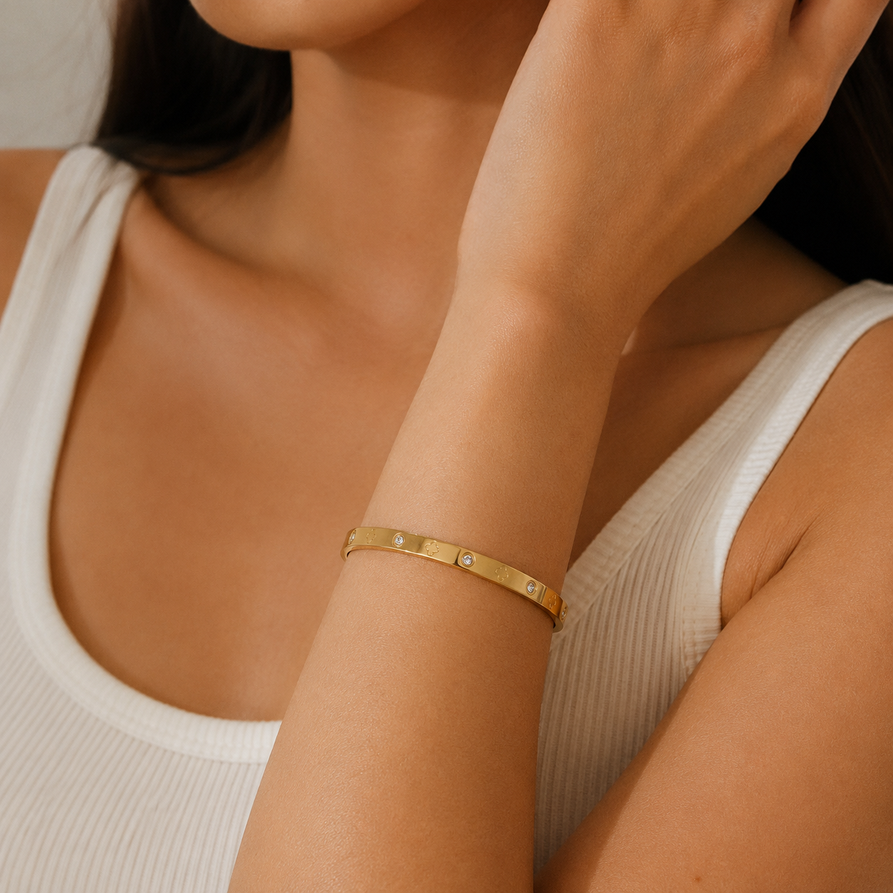 Luna Clover Gold Bangle
