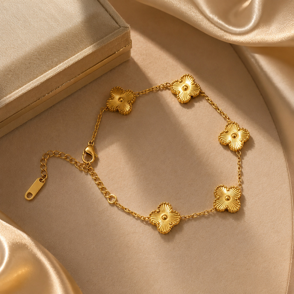 Fortuna Clover Gold Bracelet
